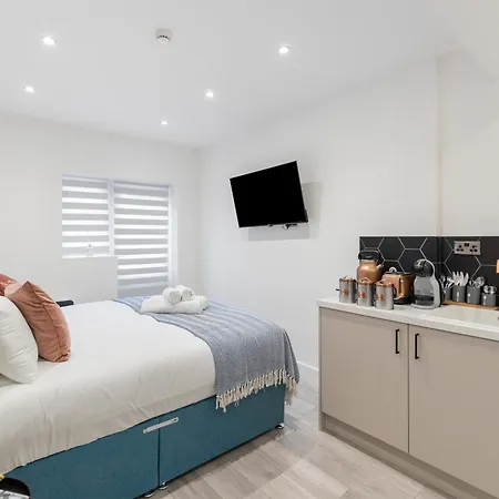 Minimalist Studio Bliss With Refreshing Ambiance London Exterior foto